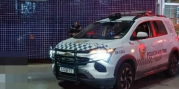 Veja: Jovem é encontrado m0rt0 e n* com várias f@cadas no corp0 em estação de ônibus de Manaus