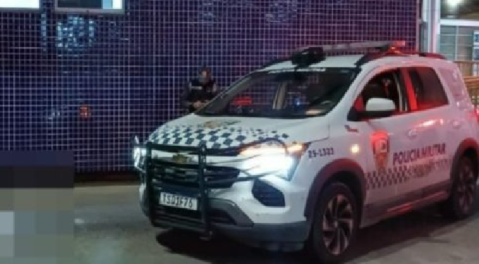 Veja: Jovem é encontrado m0rt0 e n* com várias f@cadas no corp0 em estação de ônibus de Manaus
