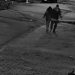 Jovem é agarrada por abus4d0r no meio da rua, mas estudantes impedem ataque; vídeo