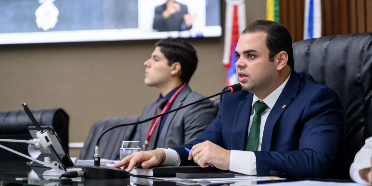 Roberto Cidade alerta sobre lei estadual que exige clareza sobre formas de pagamento em postos de combustíveis