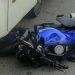 Após ser fechada, motociclista colide na traseira de ônibus e fica ferida em Manaus