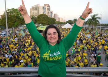 Professora Maria do Carmo lidera crescimento e ultrapassa adversários