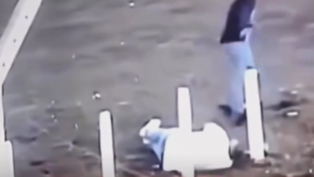 Jovem execut4 homem ligado à m0rt3 da mãe por dívida de R$ 5; vídeo