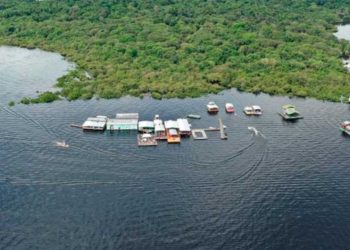 Justiça suspende desmonte de flutuantes previsto para maio no Tarumã-Açu