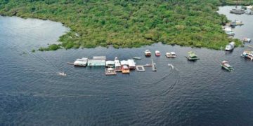 Justiça suspende desmonte de flutuantes previsto para maio no Tarumã-Açu