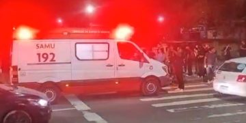 Vídeo: Motociclista atinge estudante em faixa de pedestres na avenida Margarita