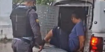 Ao pedir carona alegando que o filho estava doente, homem tenta roubar celular de mulher em Manaus