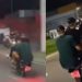 Vídeo mostra jovens fazendo “grau” diante de viatura enquanto PMs ficam parados