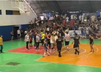 Vídeo: Partida do Amazonense Sub-12 termina em briga e invasão de quadra em Manaus
