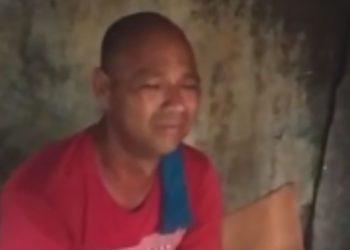Vídeo: Acusado de ameaçar trabalhadores no T5 é punido com p4uladas nas mãos em Manaus