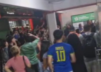 Confusão na ESBAM: alunos barrados na catraca fazem protesto e PM é acionada