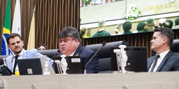 Presidente David Reis conduz ato de renúncia do prefeito de Manaus e oficializa posse de Renato Junior