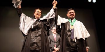 Em cerimônia, André Zogahib e Katia Couceiro são empossados nos cargos de reitor e vice-reitora da UEA