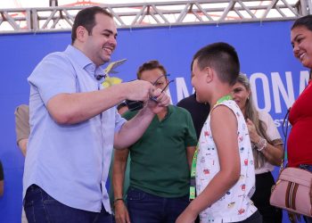 Governador interino Roberto Cidade acompanha entrega de 1,2 mil óculos e avança com mutirão oftalmológico no Amazonas