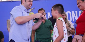 Governador interino Roberto Cidade acompanha entrega de 1,2 mil óculos e avança com mutirão oftalmológico no Amazonas