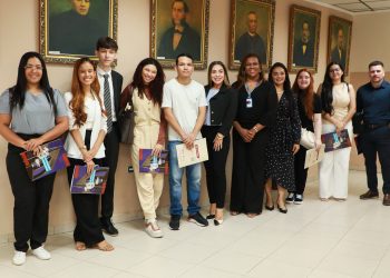 Câmara Municipal de Manaus recebe universitários em visita técnica educativa