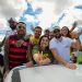 ‘Tropa da Professora’: Maria do Carmo e comitiva arrastam multidão em Itacoatiara