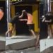 Vídeo forte: bêbado é empurrad0 e cai de costas no chão em Manaus