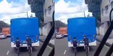Vídeo: jovens ciclistas são gravados “pendurados” no ônibus em Manaus