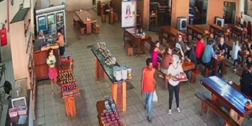 Vídeo: Vulgo ‘Neguinho’ é flagrado passando a mã0 em funcionária do Café Priscila, em Rio Preto da Eva