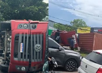 Vídeo: carreta tomba na Cosme Ferreira e motorista é retirado ferid0 na cabeça