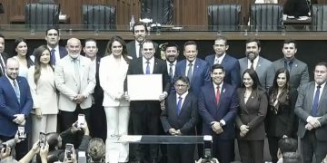 Roberto Cidade é empossado governador do Amazonas e faz discurso conciliador