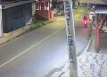 Vídeo: Câmeras flagram arrastã0 contra passageiro de moto por aplicativo na Zona Leste de Manaus