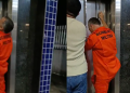 Vídeo: Garotos de 14 e 16 anos passam a madrugada pr3s0s em elevador com defeito em Manaus