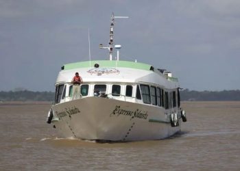 Barco pesqueiro é at@cado por piratas no Amazonas e seis pessoas são mantidas como r3féns