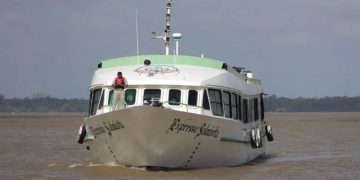 Barco pesqueiro é at@cado por piratas no Amazonas e seis pessoas são mantidas como r3féns