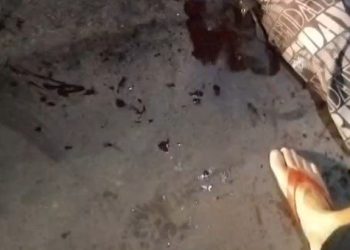 Suspeito de r0ub0 sofr3 ac1dente e ainda é e$pancad0 pela população em Manaus