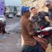 Vídeo: marido pega esposa com “Ricardão” e ainda tem roupas jogadas na rua em Manaus