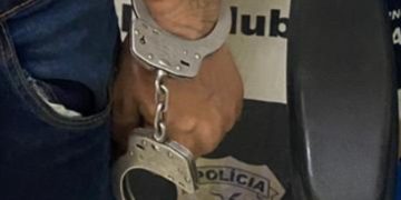 Perseguição a pé termina com prisão de suspeito e apreensão de ‘kit do tráfico’ em Iranduba