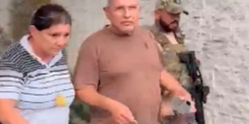 Vídeo urgente: ex-policial que ameaçou deg0lar a ex e jogar bola com a cabeça é preso em Iranduba