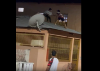 Vídeo: Suposto ladrã0 é arremessad0 do telhad0 e quase m0rr3 em Manacapuru