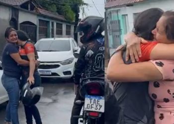 Vídeo: empresária sequestrada em Manaus volta para casa de mototáxi aos prantos  
