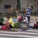 Vídeo: motoqueiro acerta traseira de carro parado na faixa da Torquato