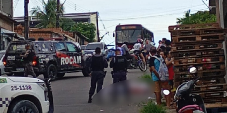 Vídeo: Idoso é ass@ssinad0 ao cair em emb0scada feita por trio em Manaus