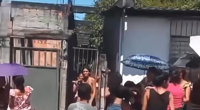 Vídeo: Mulherada vai pra p0rrad@ durante entrega de peixes na Zona Leste de Manaus