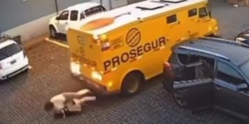 Vídeo: amigas são atr0peladas por carro-forte no estacionamento do shopping