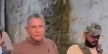 Vídeo urgente: ex-policial que ameaçou deg0lar a ex e jogar bola com a cabeça é preso em Iranduba