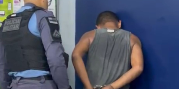 Homem tenta m@tar o r1val dentro do estacionamento de supermercado em Manaus