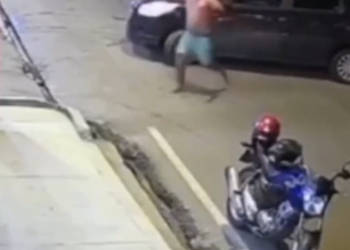 Vídeo: Motorista dá ‘cambalhota’ e cai sentado em ac1dent3 impressionante no bairro Tarumã