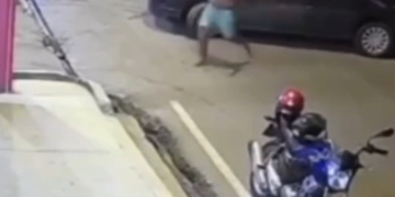 Vídeo: Motorista dá ‘cambalhota’ e cai sentado em ac1dent3 impressionante no bairro Tarumã
