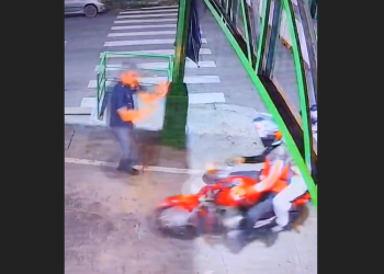 Vídeo: Veja trabalhador sendo rendido e r0ubad0 esperando ir trabalhar no Petrópolis