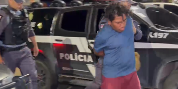 Vídeo: Homem bebe todas, agr1de funcionária em loja e m0rd3 os s3ios dela em Manaus