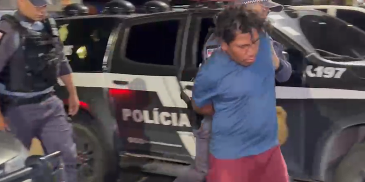 Vídeo: Homem bebe todas, agr1de funcionária em loja e m0rd3 os s3ios dela em Manaus