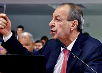 Omar Aziz apela ao Conselho Nacional de Justiça para que faça correição em Vara que suspendeu licitação da BR-319