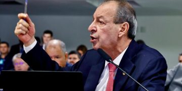 Omar Aziz apela ao Conselho Nacional de Justiça para que faça correição em Vara que suspendeu licitação da BR-319