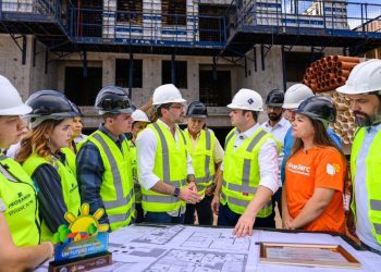 Em vistoria de obras do Residencial Compensa, governador interino Roberto Cidade destaca continuidade dos projetos habitacionais no Amazonas